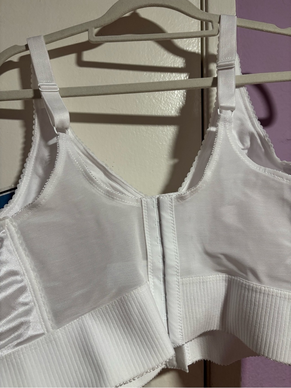 Front-Closure White Bra - Picture 3 of 6